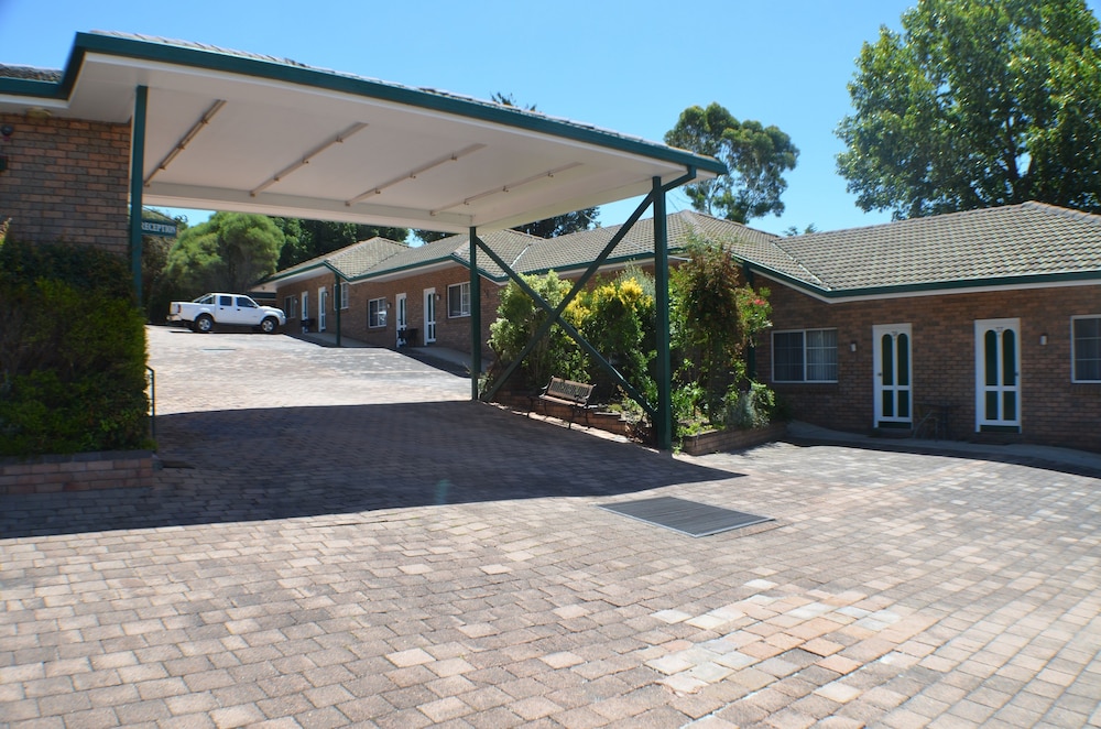 Deer Park Motor Inn And Restaurant 30/50