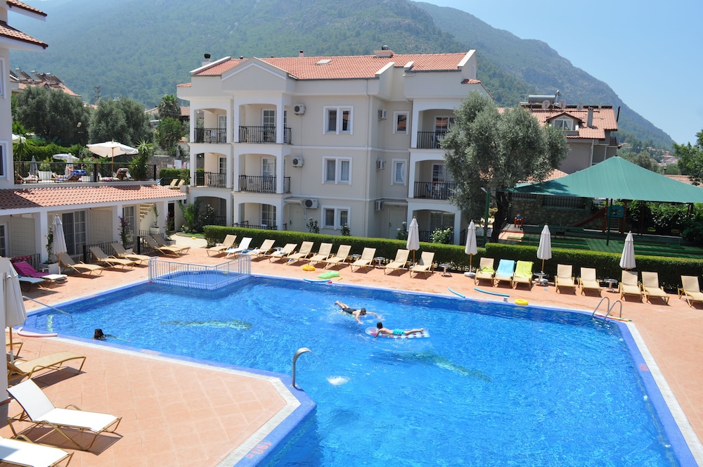Sea Breeze Hotel And Apartments 42/50