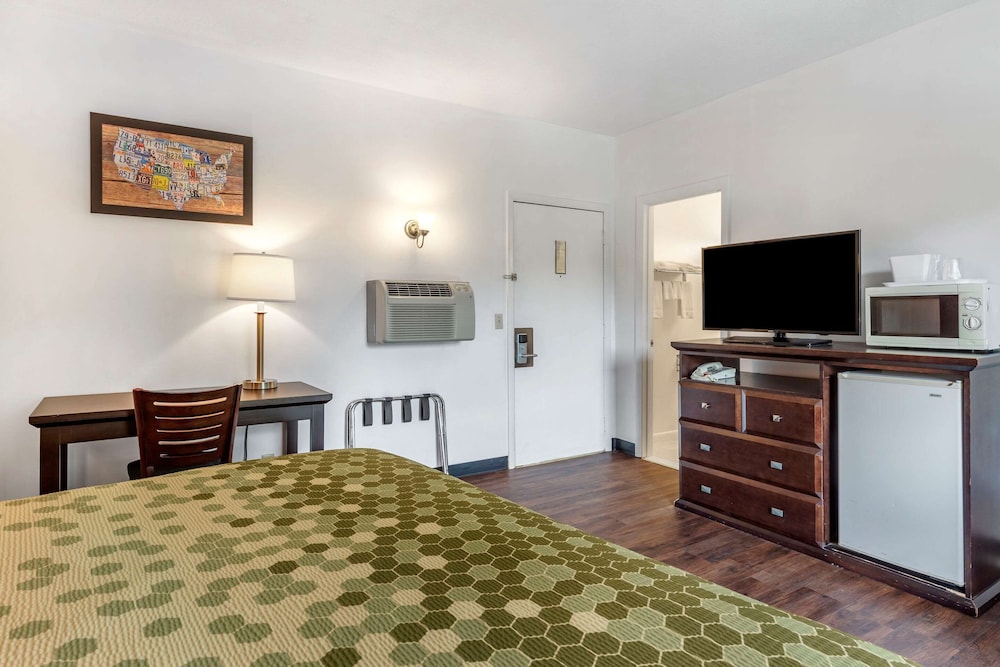 Econo Lodge Lee - Great Barrington 50/65