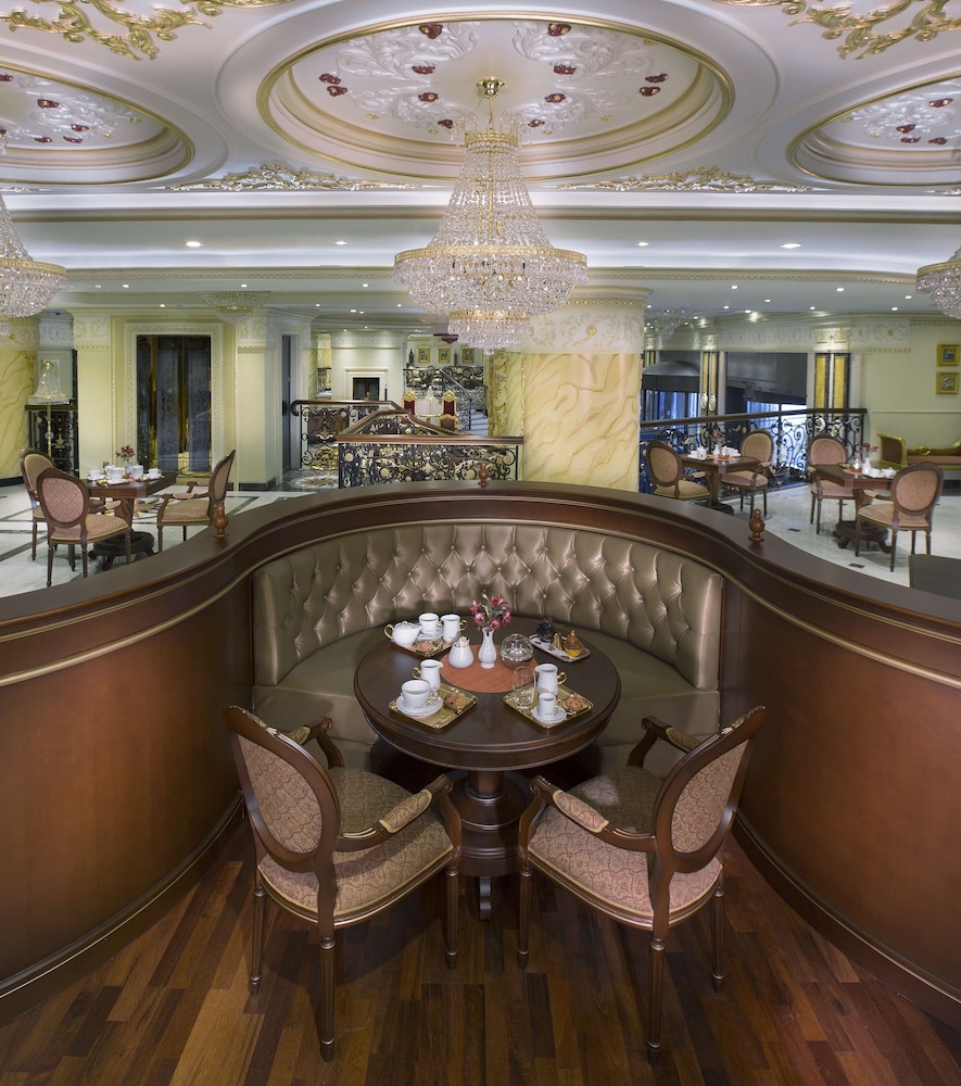 restaurant cafeteria