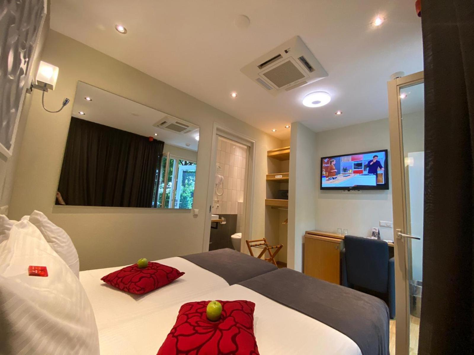 ROOM, TWIN BEDS, GARDEN VIEW, TERRACE