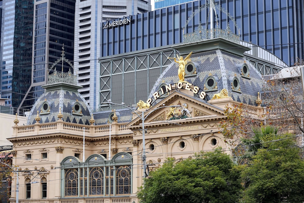 THE VICTORIA HOTEL MELBOURNE in MELBOURNE