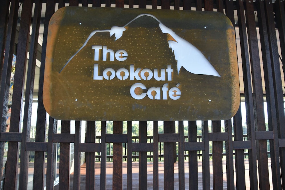 GLASS ON GLASSHOUSE AND THE LOOKOUT CAFE 18/66