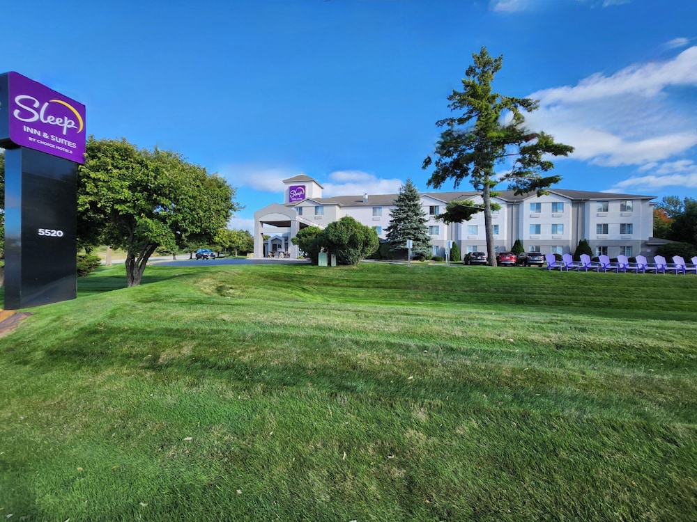 Sleep Inn & Suites Bay View Acme - Traverse City 63/68