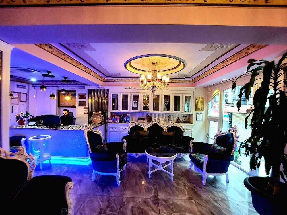 LEYENDA HOTEL 8/50