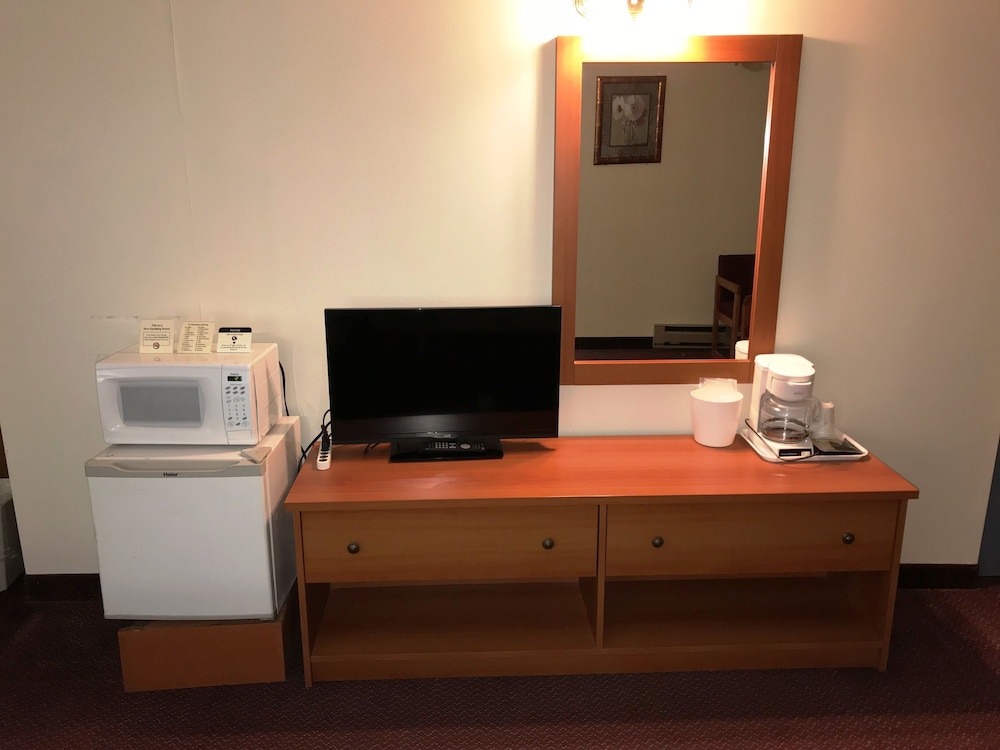 Adirondack Efficiencies Ex Econo Lodge Watertown 30/43