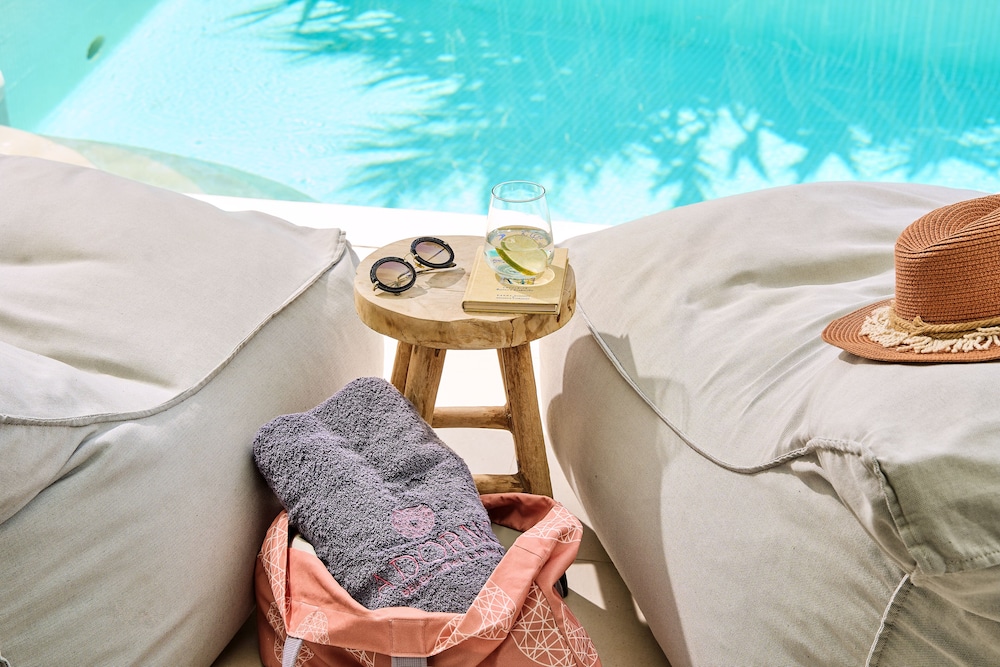 Adorno Beach Hotel and Suites 45/76