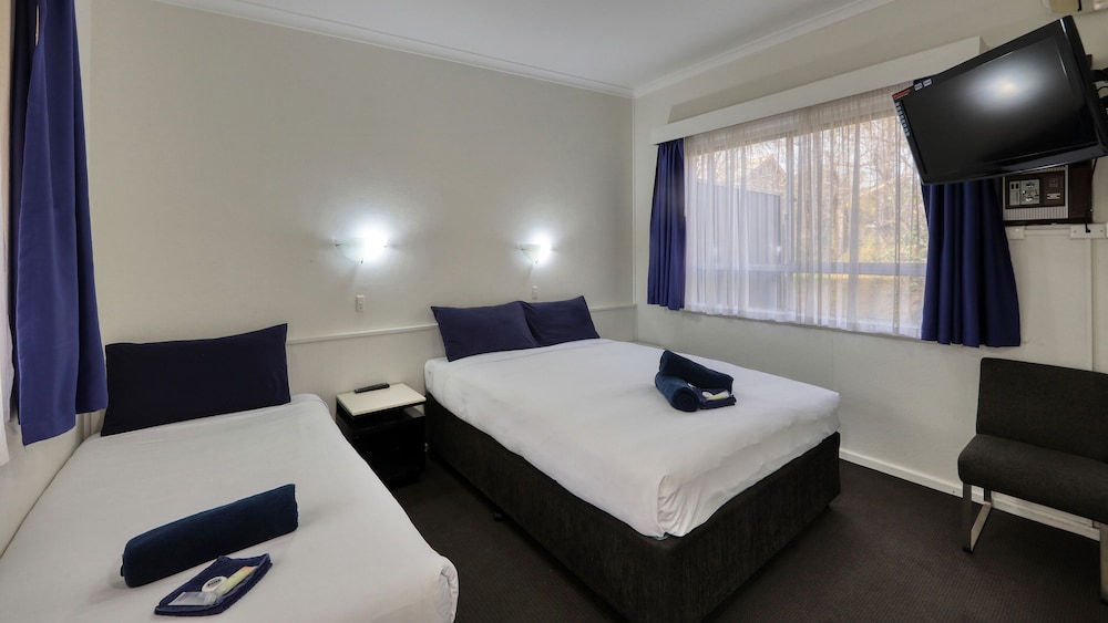 HAMILTON HUME MOTOR INN YASS 6/26