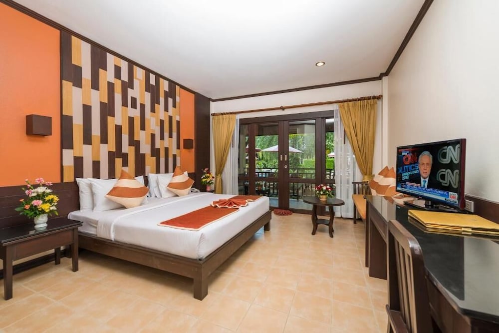 POOL, SUPERIOR, DOUBLE OR TWIN BED