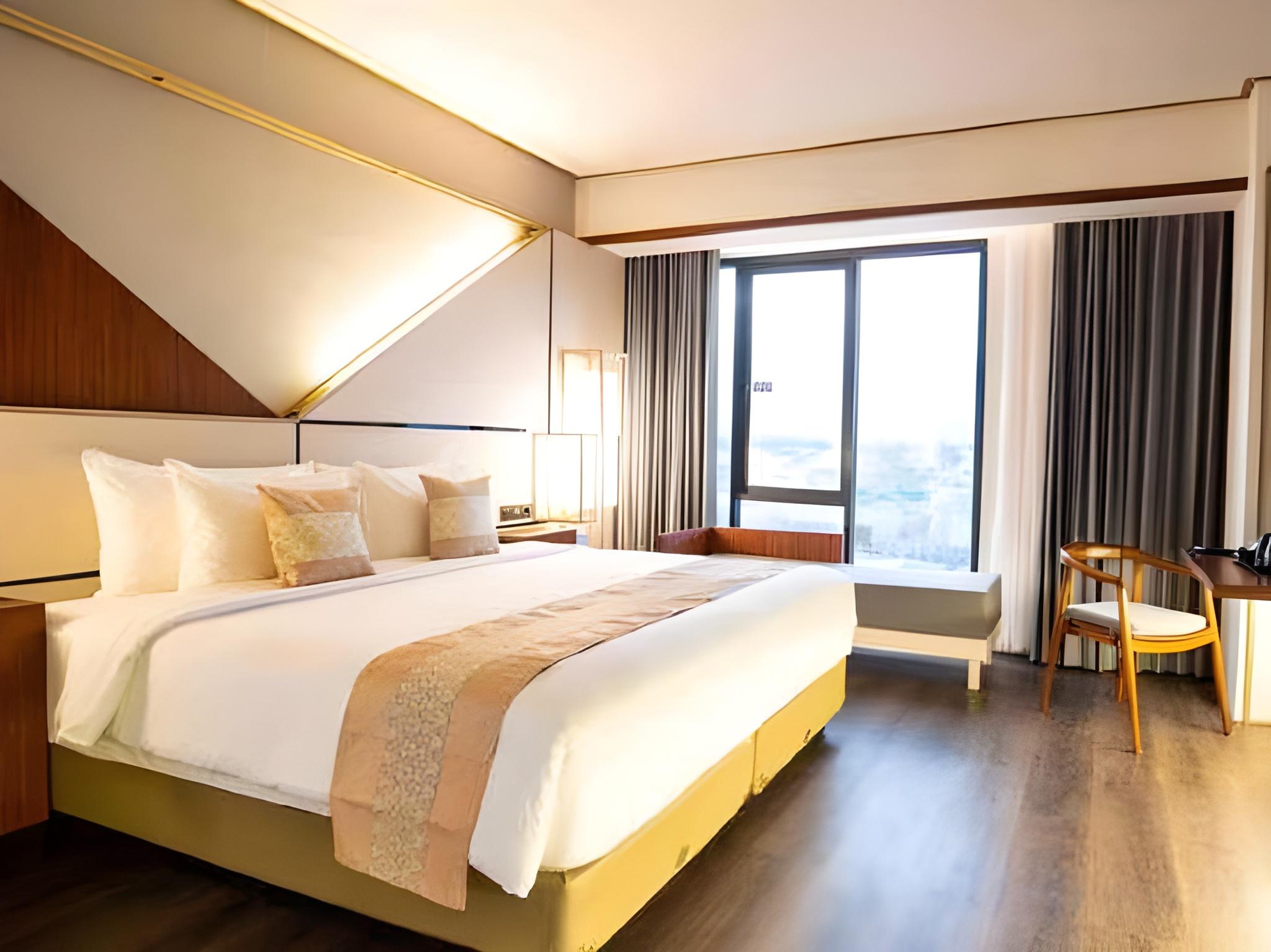 Super, Deluxe, Queen Bed