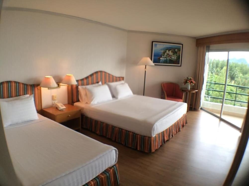 Khanom Golden Beach Hotel 11/59
