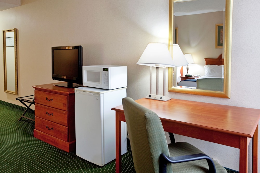 Holiday Inn Express Anderson-I-85 Exit 27-Hwy 81 29/34
