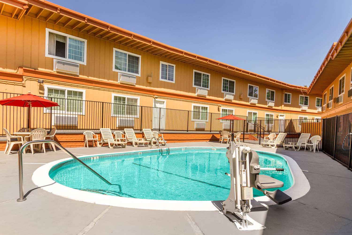 Rodeway Inn Auburn, CA 8/41