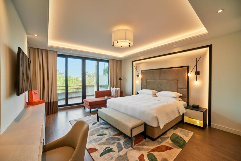4 BEDROOMS, GRAND, VILLA, GARDEN VIEW, BALCONY