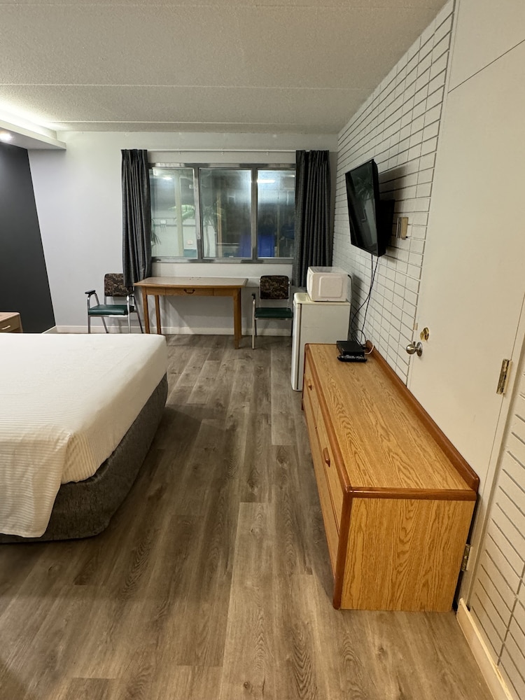 Travelodge by Wyndham Winnipeg Airport 13/37