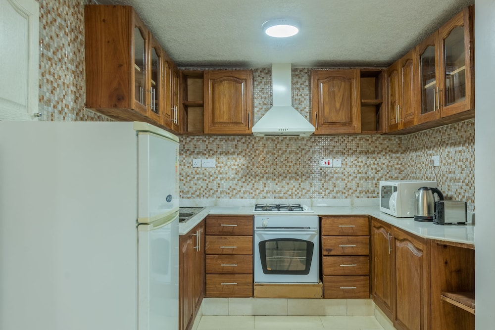 Hotel Raha Tower 58/58