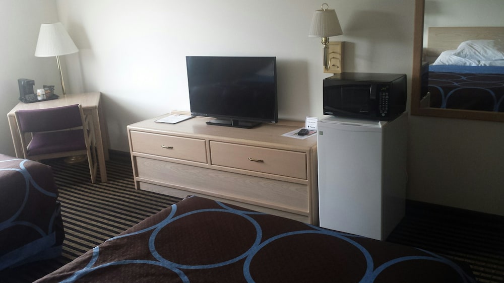 Super 8 by Wyndham Humboldt 47/48