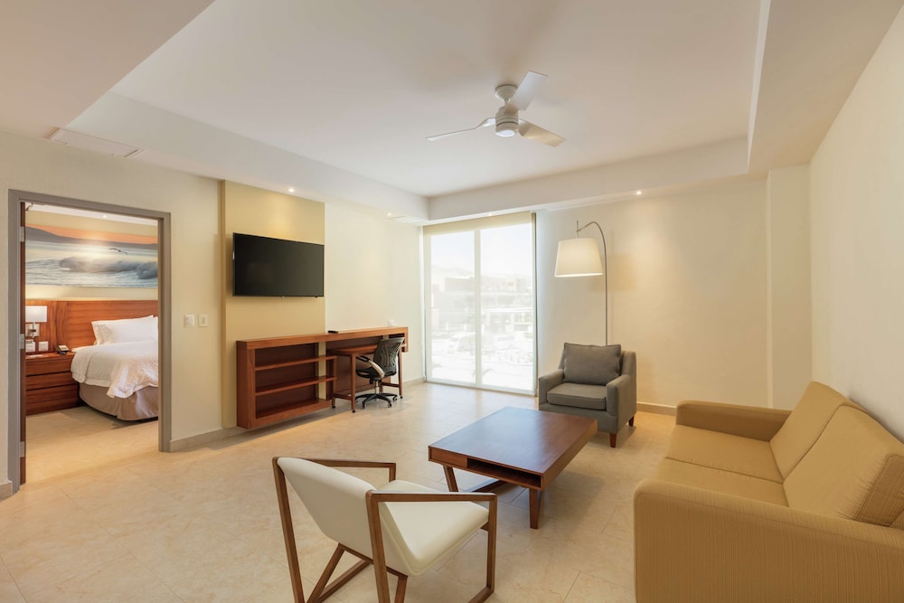 Hampton Inn and Suites by Hilton Los Cabos 32/55
