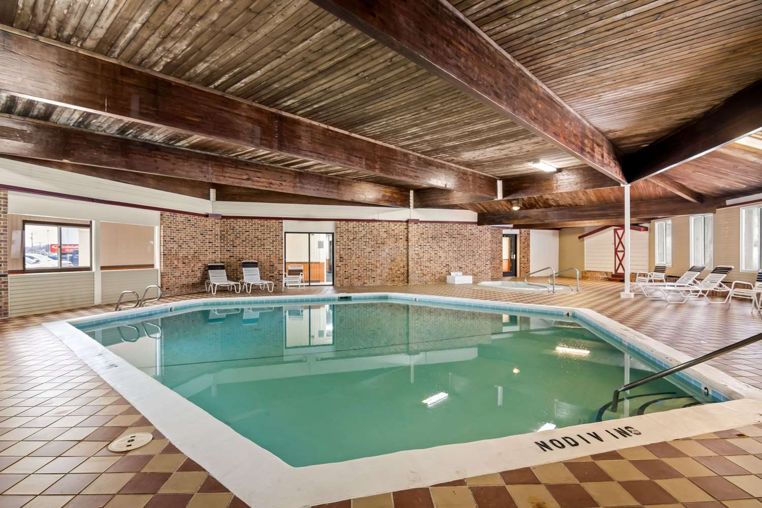 Econo Lodge Manistee, MI 9/19