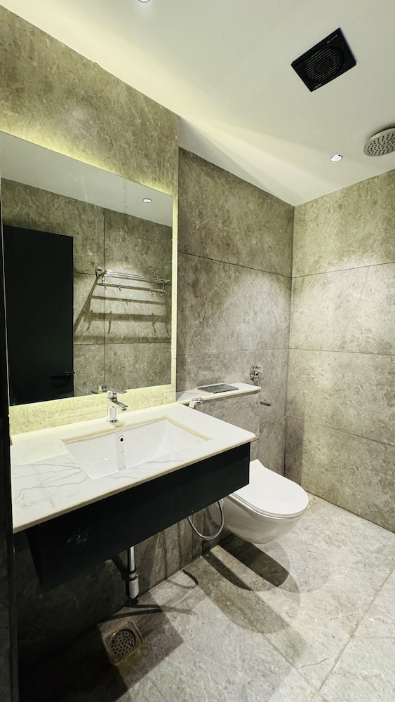 SKI Hotels And Resorts 42/49