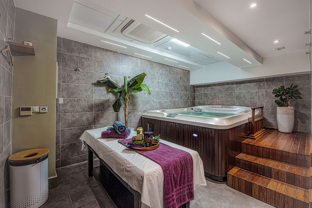 Krystal Palace Douala 20/39