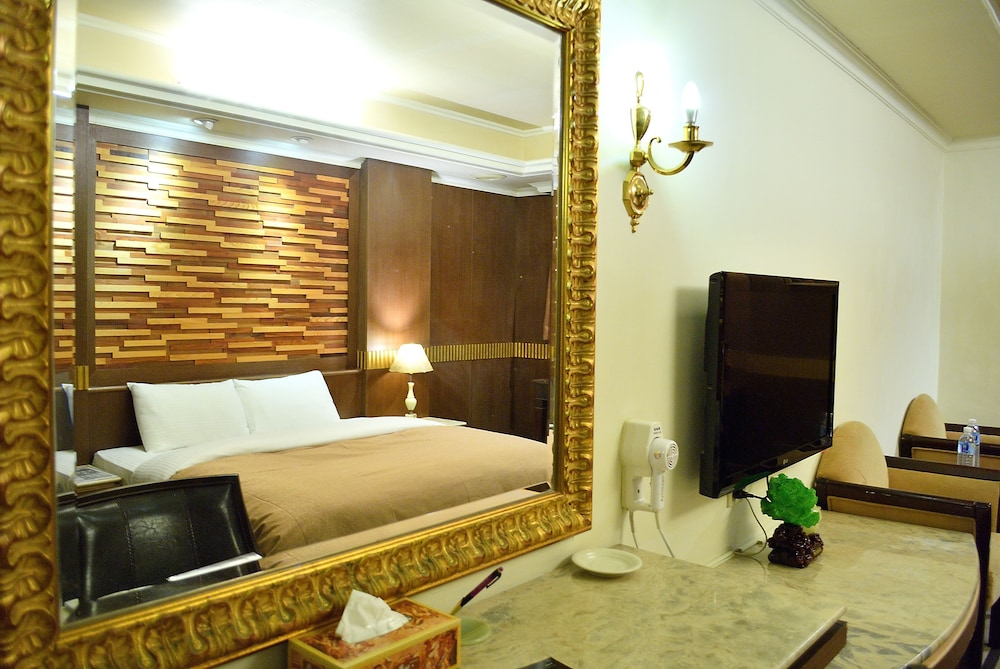 Ying Zhen Hotel 27/44