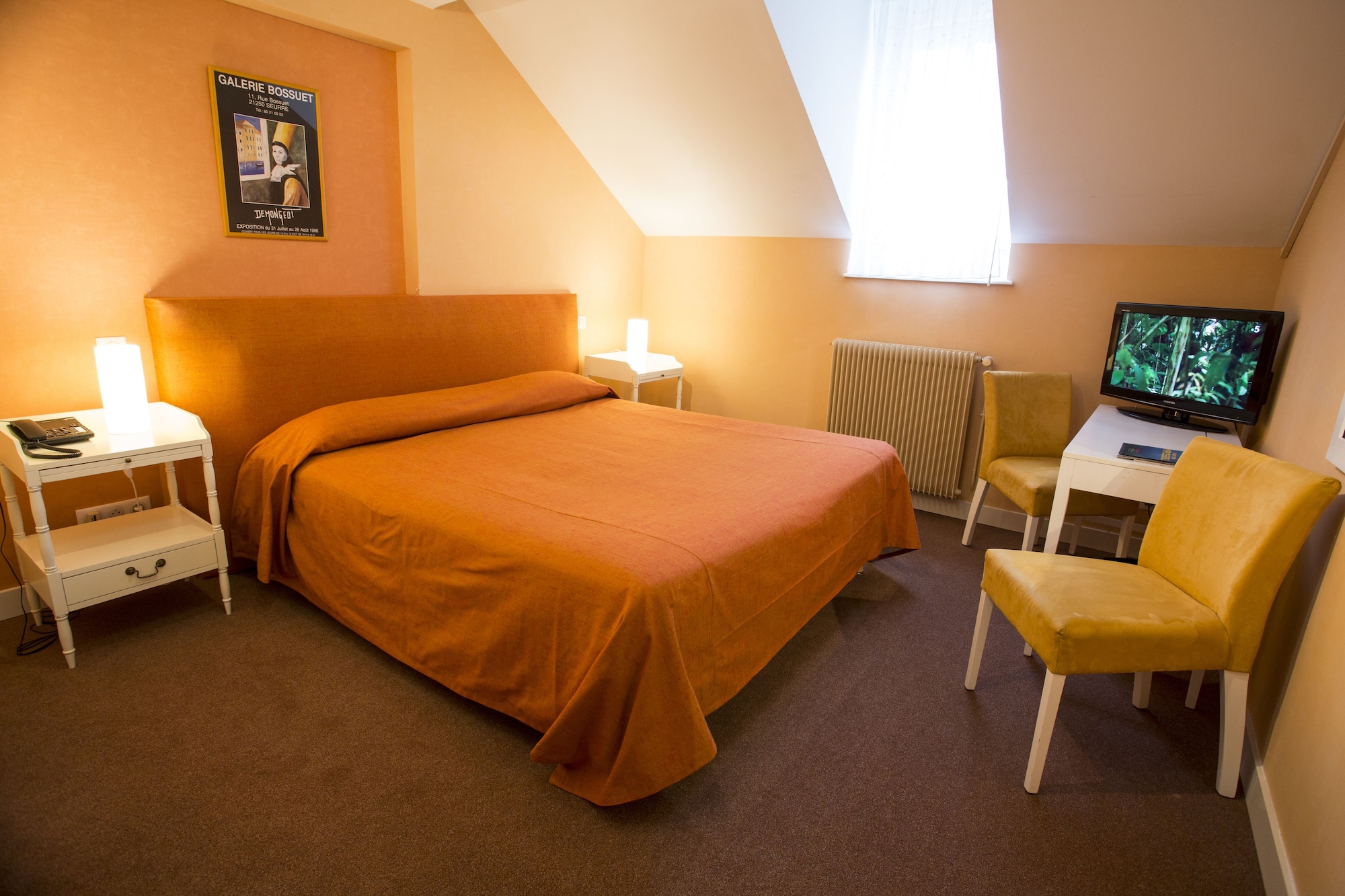 COMFORT, QUEEN BED