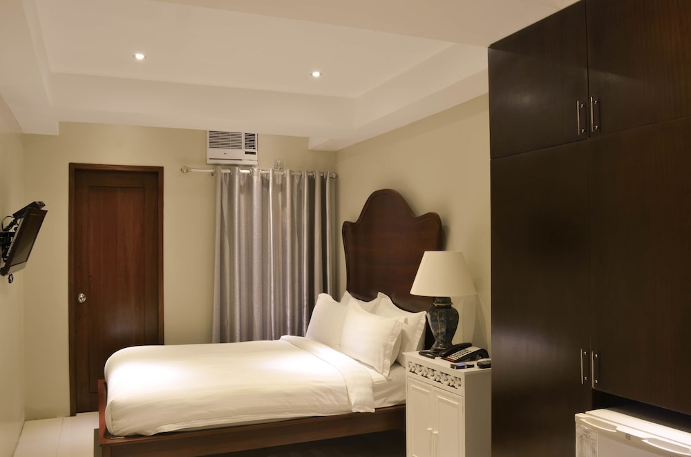 Ritz Hotel 18/49