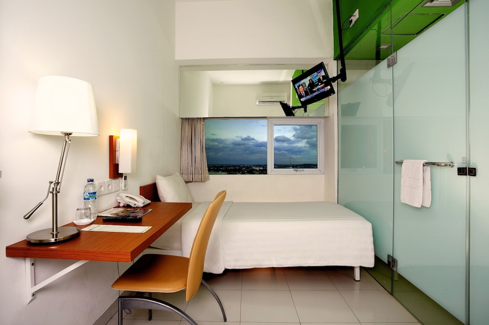 Whiz Hotel Pemuda Semarang 44/44