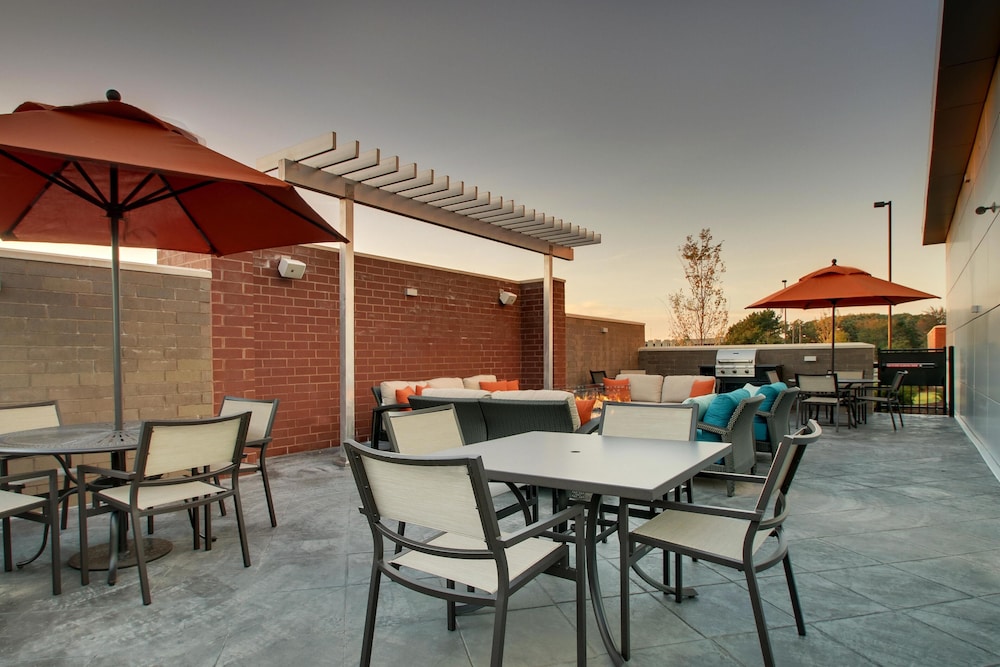 Hyatt House Oak Brook 48/64