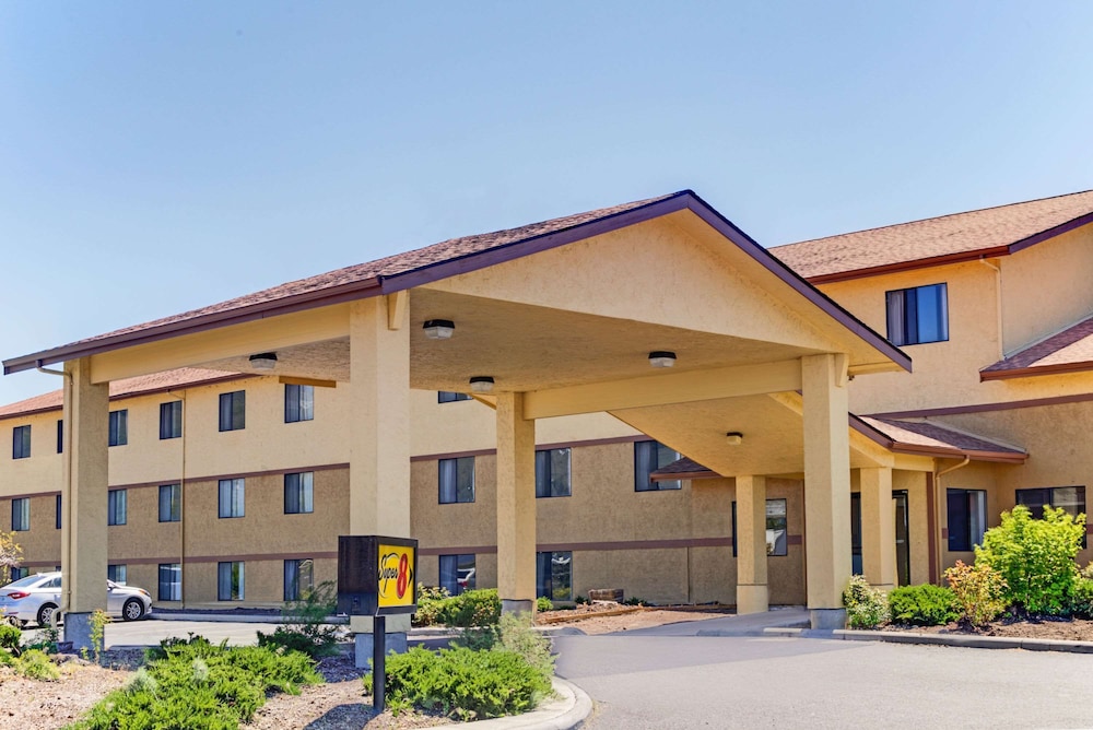 Super 8 By Wyndham Klamath Falls 1/28