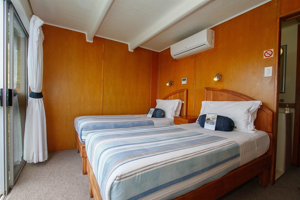 Shayamanzi Houseboats 6/50