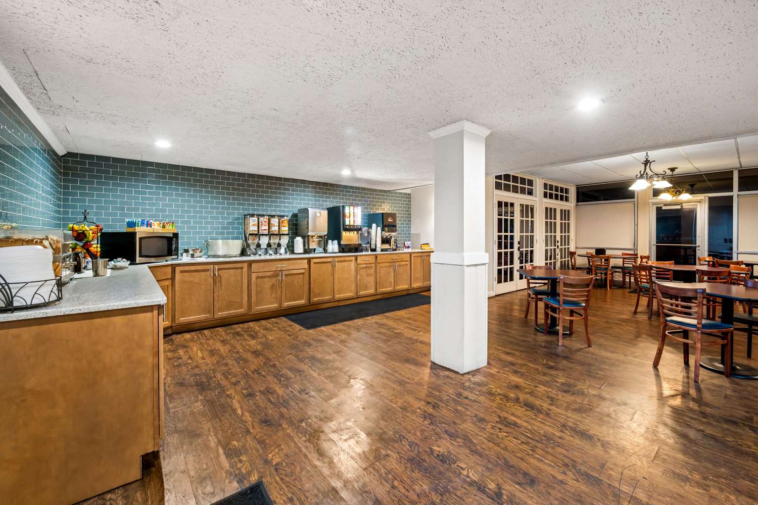 Days Inn by Wyndham Dubuque 26/29
