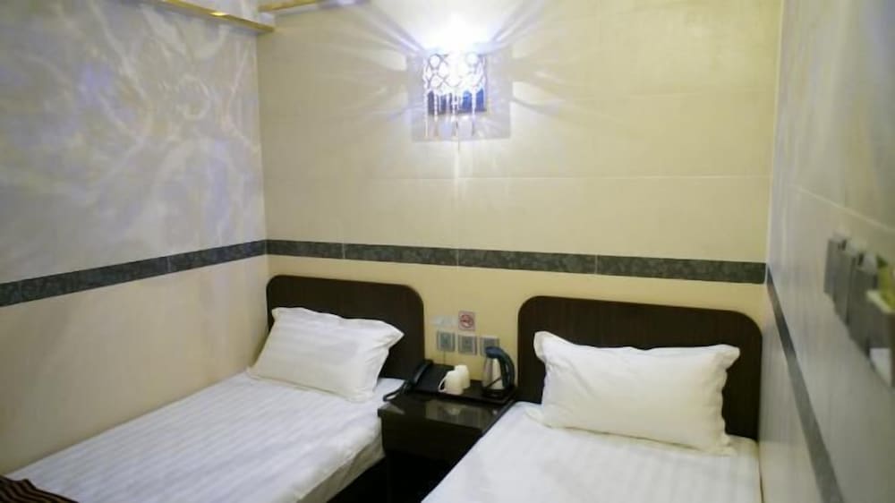 ROOM, TWIN BEDS