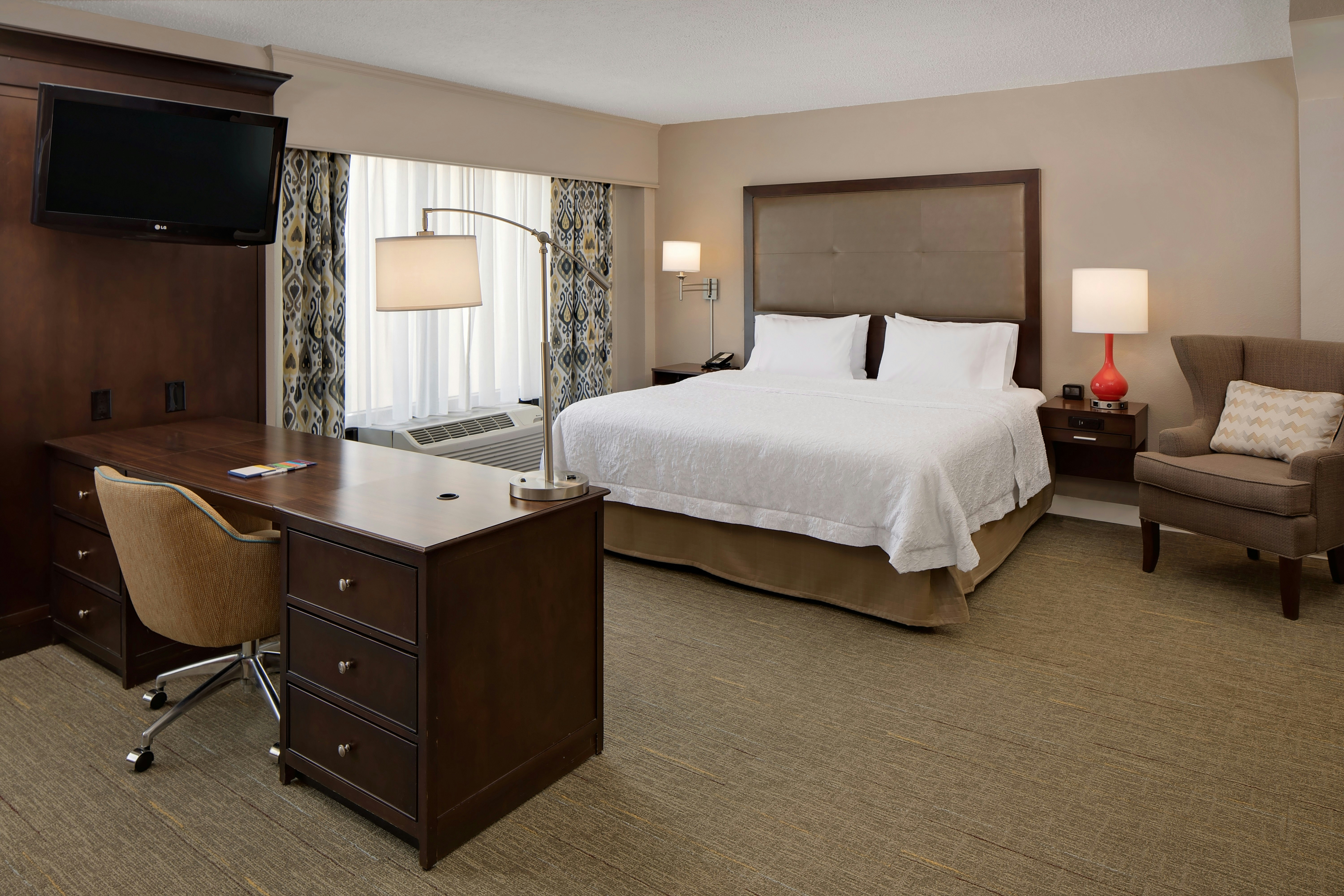 STUDIO, SUITE, KING BED