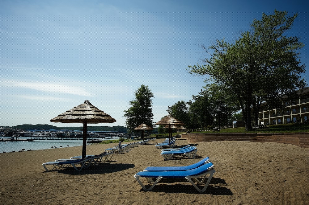 Fourwinds Lakeside Inn Marina 39/48