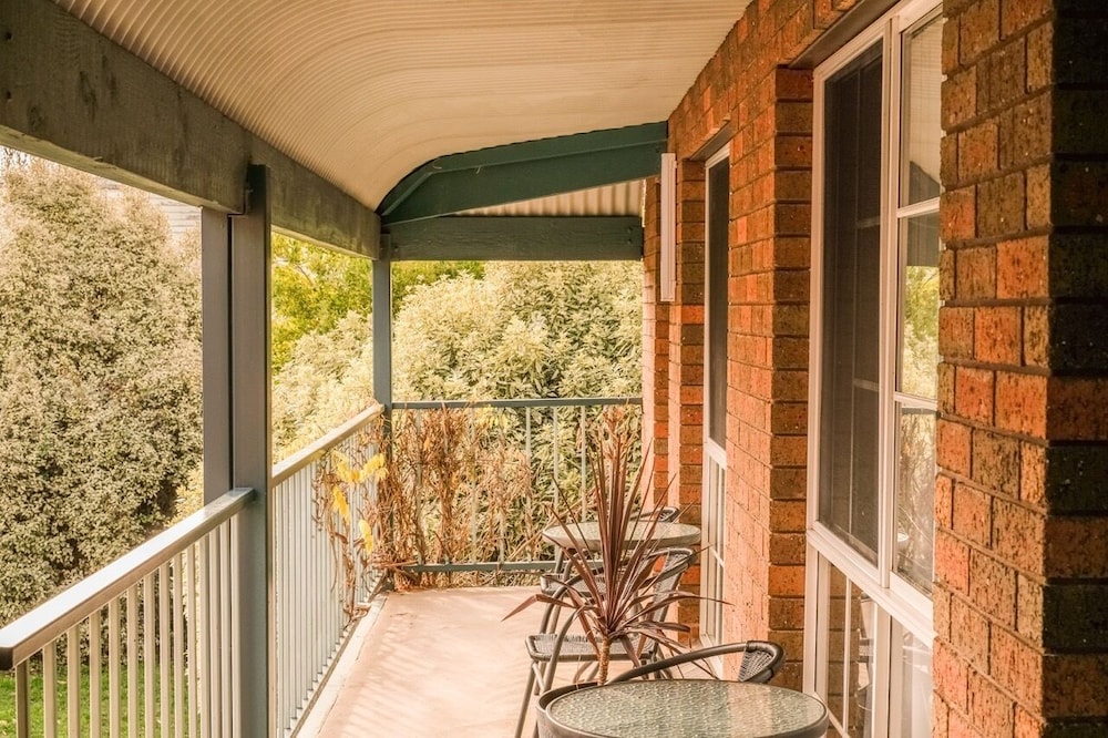 HEPBURN SPRINGS MOTOR INN 29/50