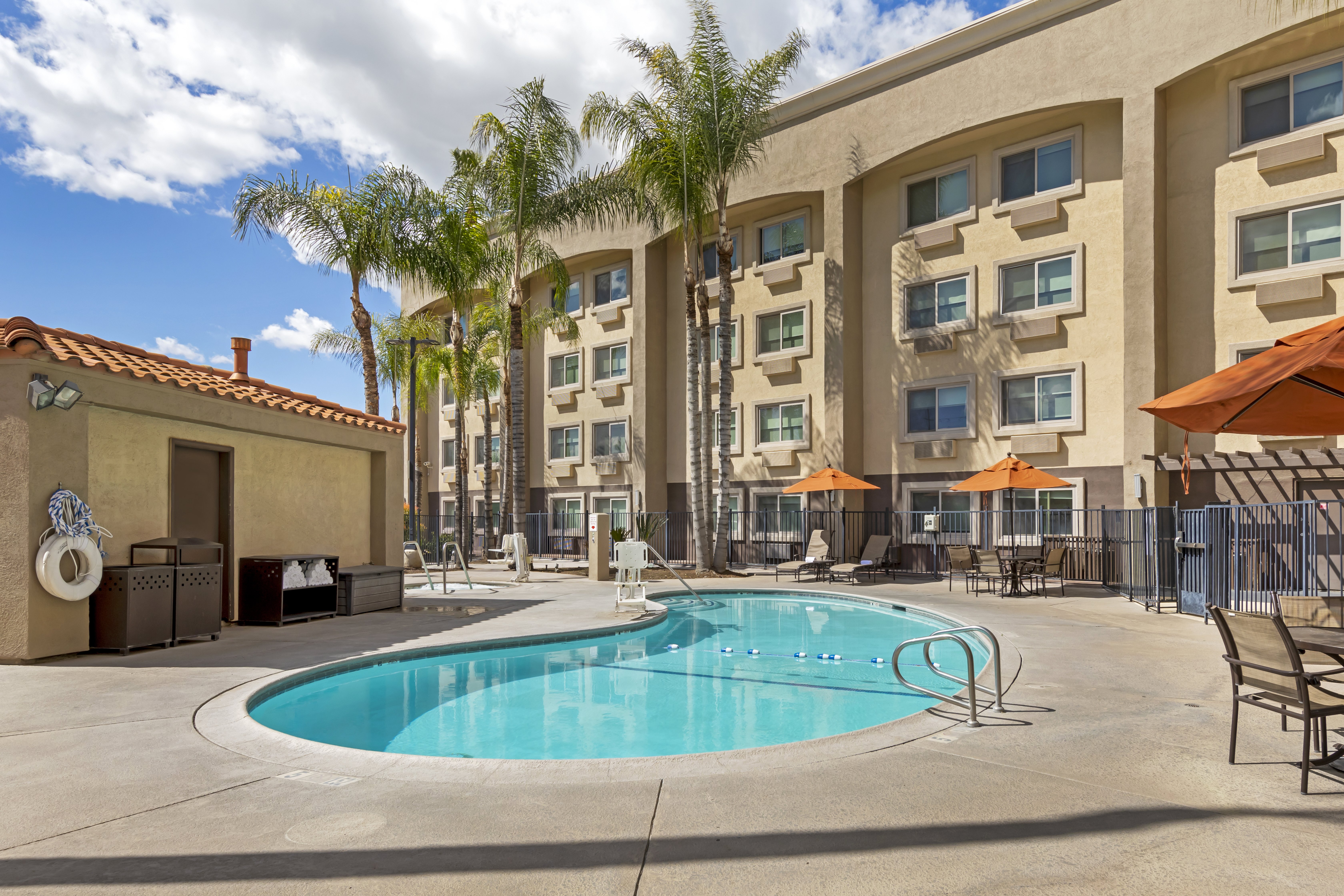 Holiday Inn Express Colton-Riverside North 46/47