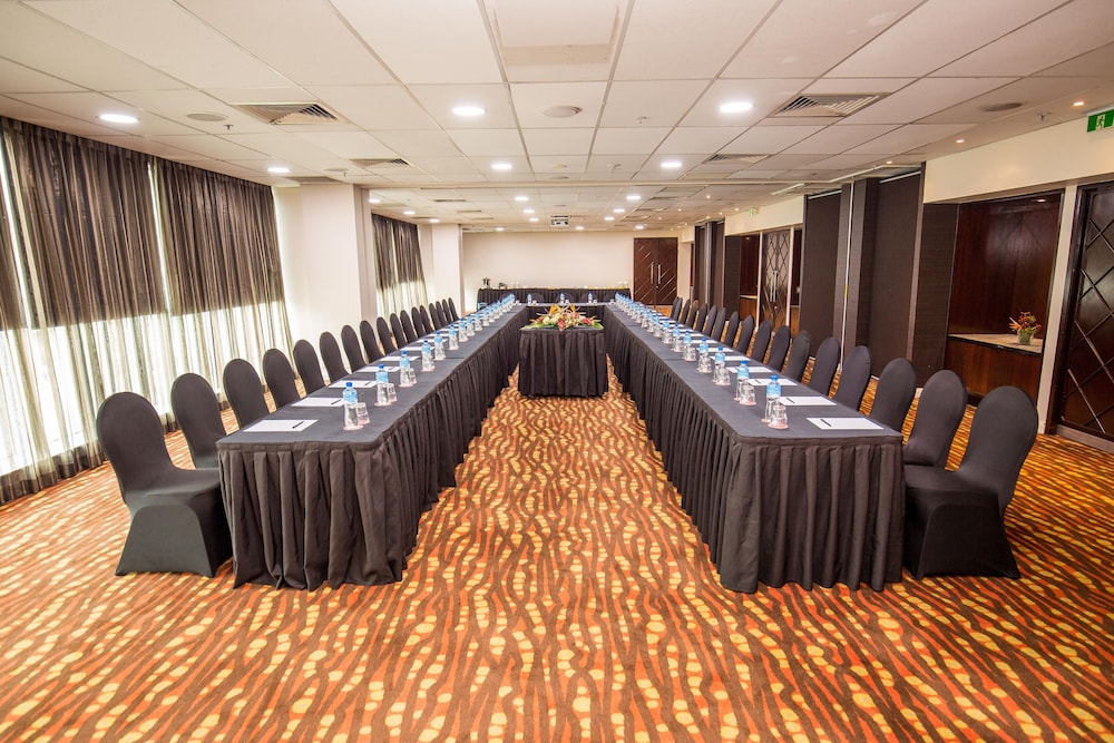 Grand Papua Hotel A Member of Radisson Individuals 64/70