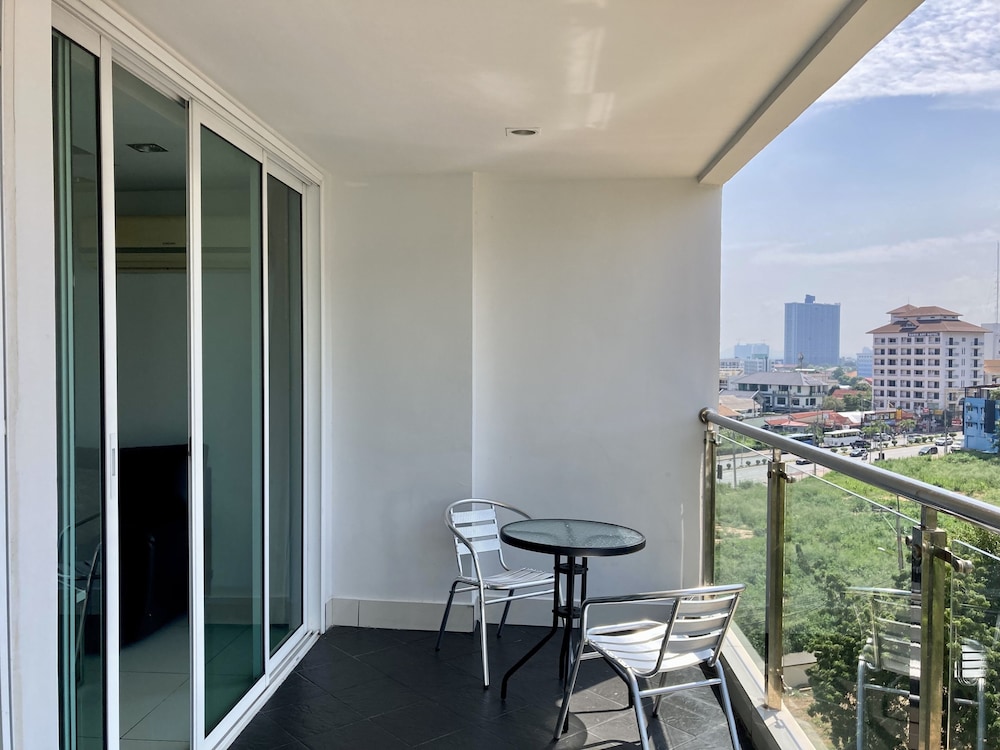 Hyde Park Residence By Pattaya Sunny Rentals 8/23