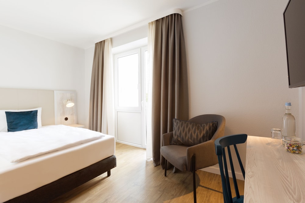 Hotel Berliner Bar 10/34