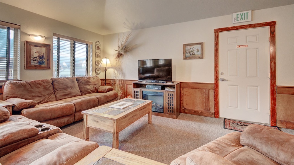 Eagle Fire Lodge Cabins 52/75