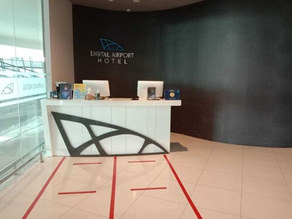 Digital Airport Hotel 3/23