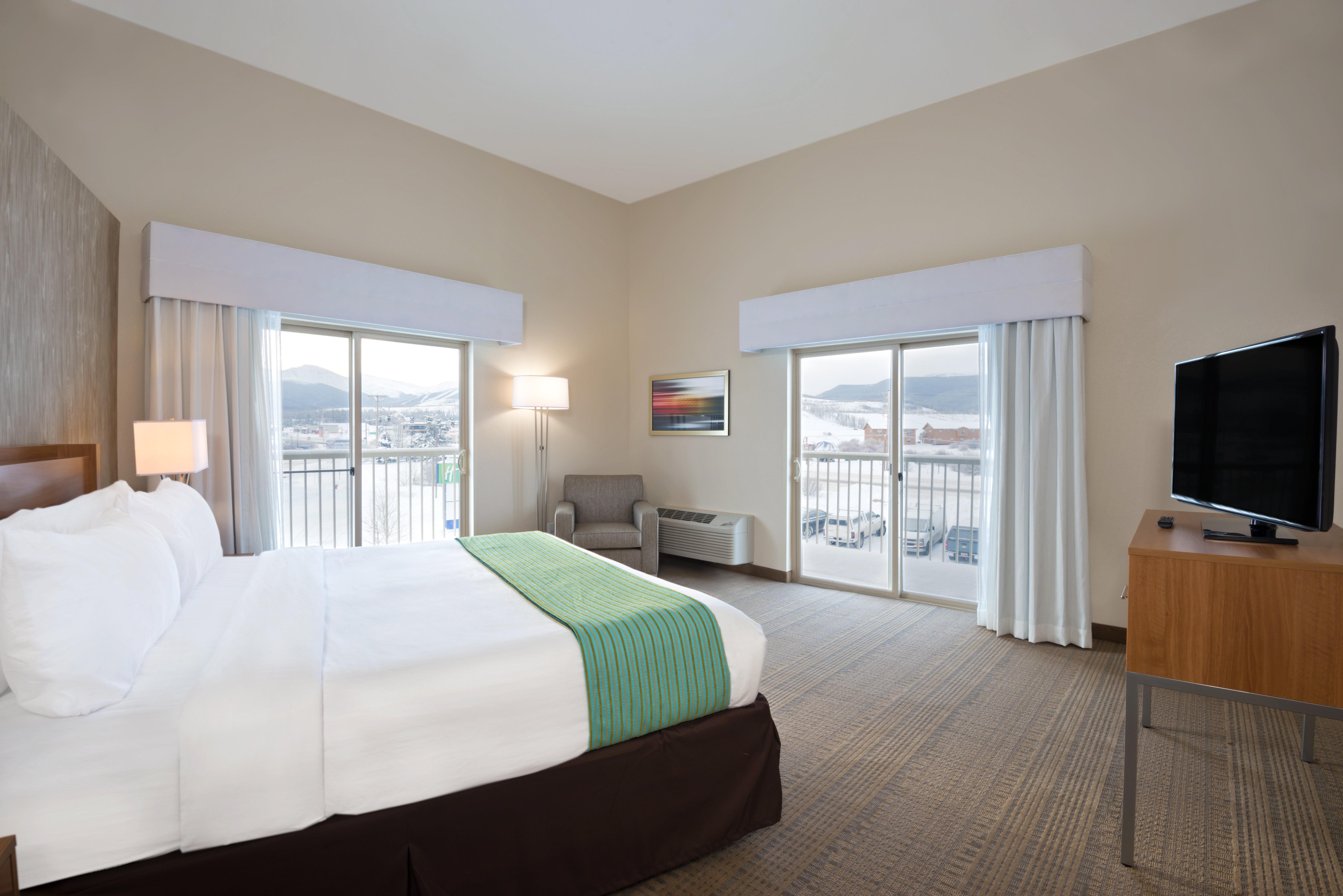 Suite, King Bed, Extra Floor Space