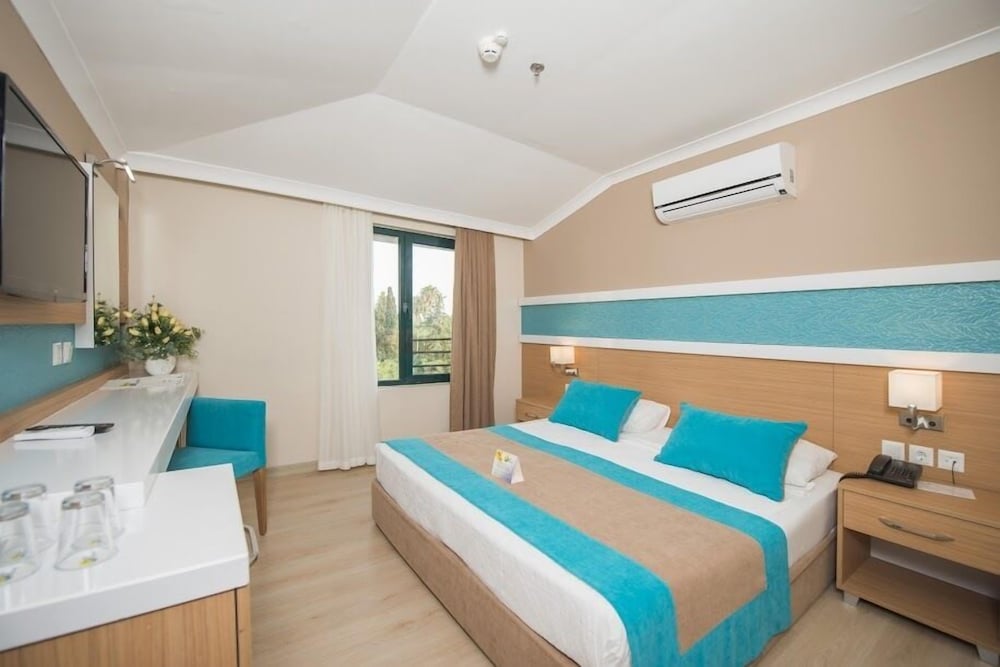 Sandy Beach Hotel 12/48
