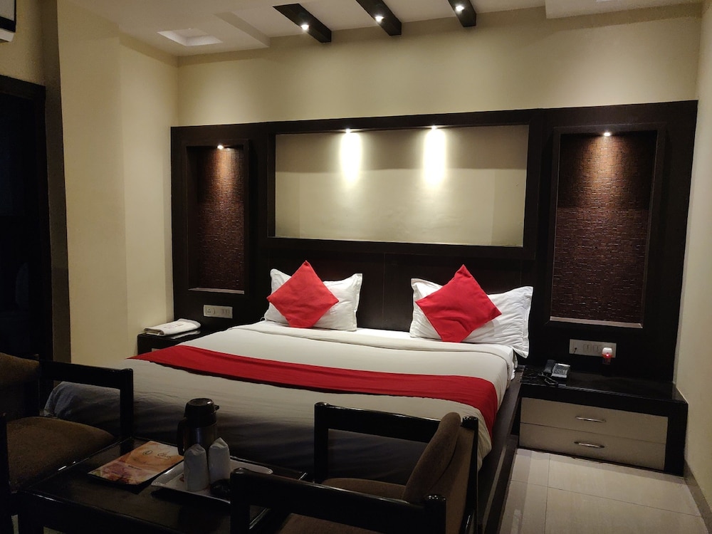 HOTEL RAHUL 13/18