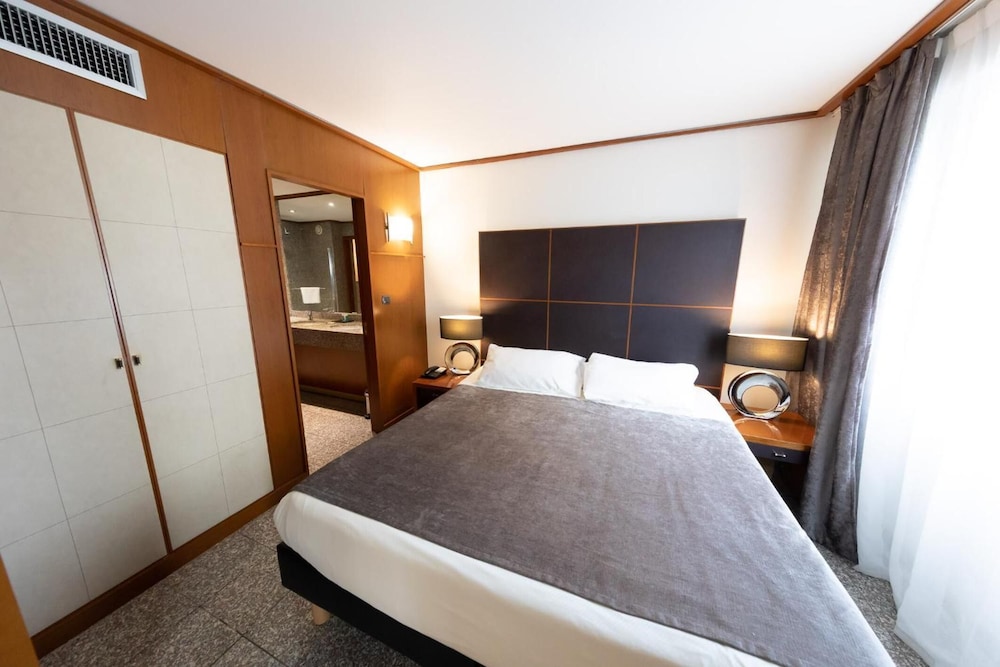 Hotel Goldstar Resort And Suites 15/50