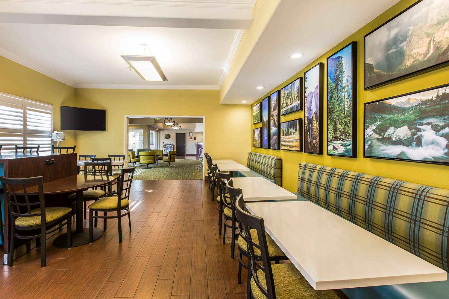 Comfort Suites Fresno River Park 27/37