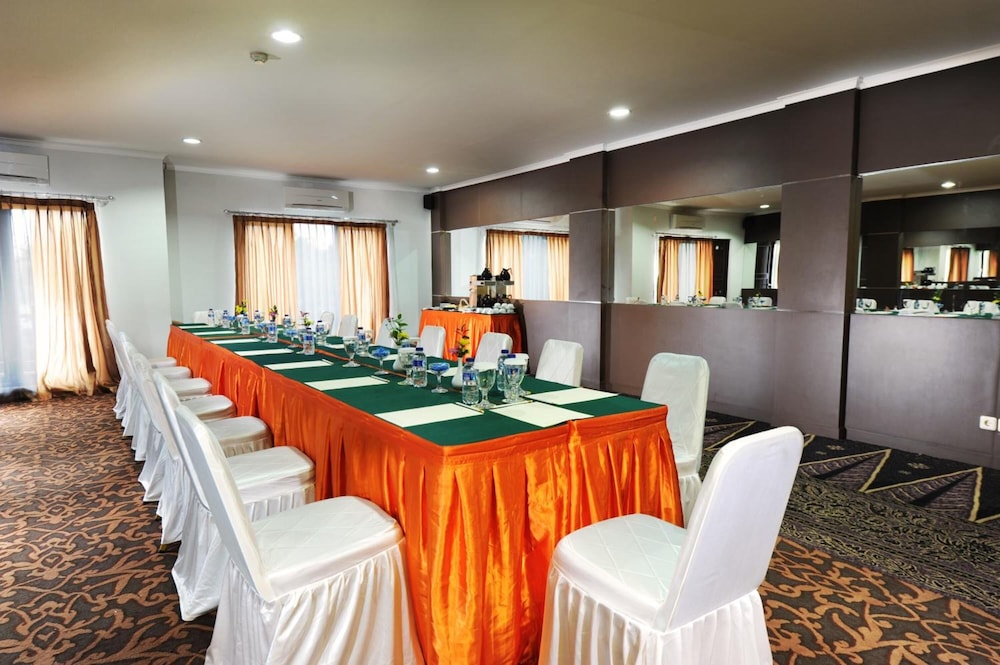 Palace Hotel Cipanas 23/39