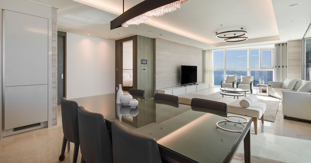 LCT Residence Y Collection 32/50